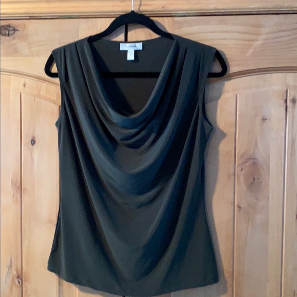 Emerald Green Top Sz S but looks like a Medium.